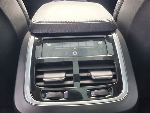 Used 2021 Volvo XC90 T6 Momentum w/ Climate Package image 31