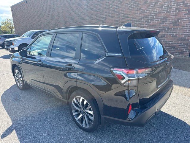 Used 2025 Subaru Forester Touring AWD/4WD image 4