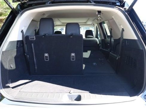 Certified 2025 Nissan Pathfinder SL w/ SL Premium Package FWD image 8