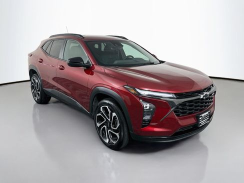 Used 2024 Chevrolet Trax RS w/ Sunroof Package FWD image 1