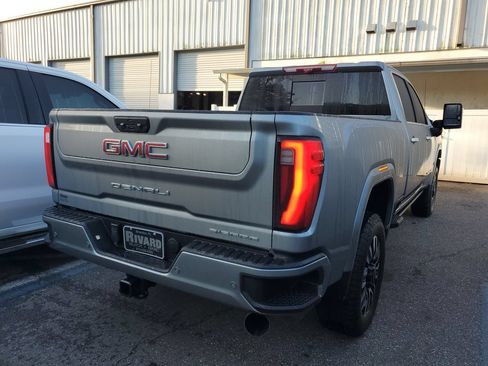 Used 2025 GMC Sierra 2500 Denali w/ Denali Reserve Package AWD/4WD image 4