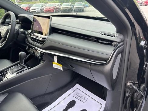 New 2026 Jeep Compass Limited w/ Sun, Sound & Navigation Group AWD/4WD image 18