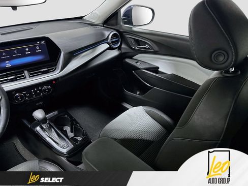 Used 2024 Chevrolet Trax LT w/ LT Convenience Package FWD image 25