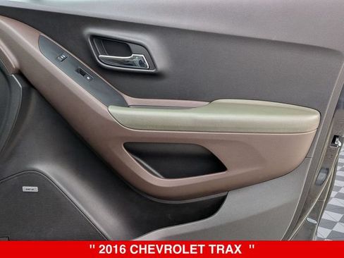 Used 2016 Chevrolet Trax LT w/ LT Sun and Sound Package AWD/4WD image 36