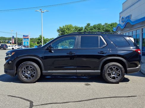 Used 2024 Honda Pilot TrailSport image 7