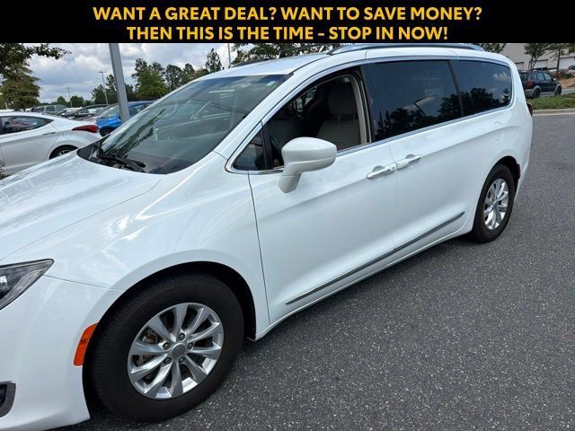 Used 2018 Chrysler Pacifica Touring-L FWD image 7
