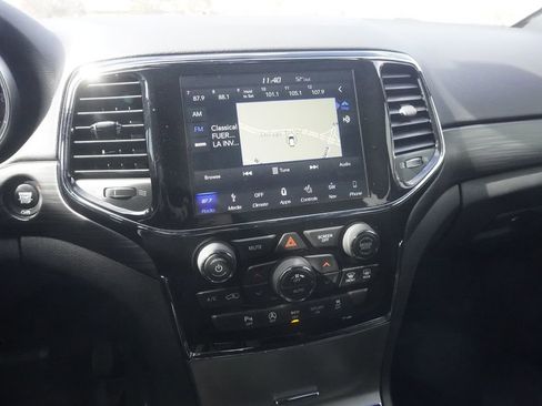 Used 2019 Jeep Grand Cherokee Altitude image 15