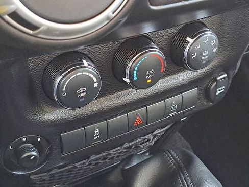 Used 2017 Jeep Wrangler Unlimited Sahara AWD/4WD image 23