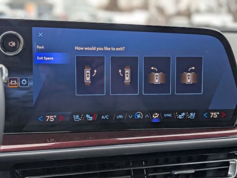 Used 2025 Chevrolet Traverse RS image 20