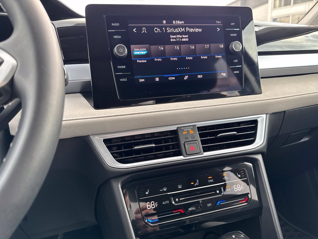 Certified 2025 Volkswagen Taos SE w/ Panoramic Sunroof Package FWD image 21