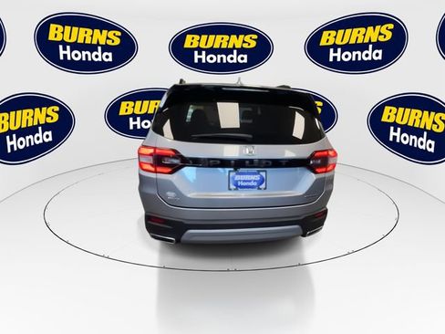 Certified 2023 Honda Pilot Touring image 3