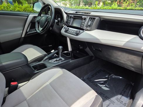 Used 2018 Toyota RAV4 XLE FWD image 14