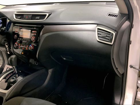 Used 2016 Nissan Rogue S FWD image 17