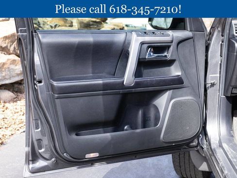 Used 2017 Toyota 4Runner SR5 Premium image 13