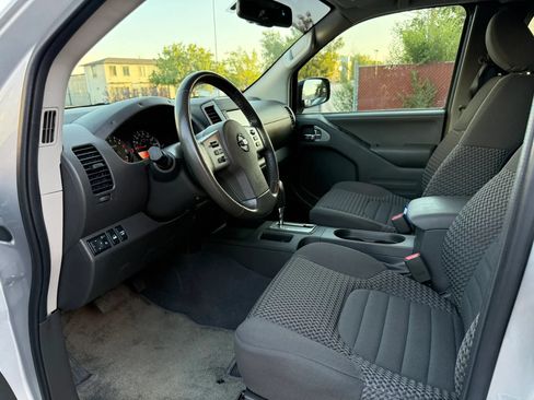 Used 2019 Nissan Frontier SV w/ Value Truck Package AWD/4WD image 9