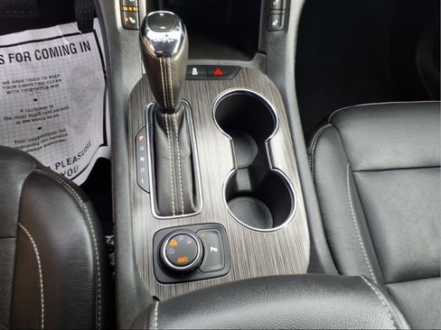 Used 2019 GMC Acadia SLT image 12