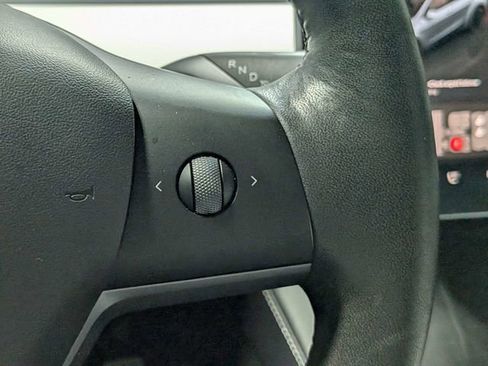 Used 2022 Tesla Model Y Performance AWD/4WD image 18