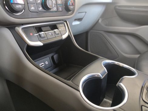 Used 2022 GMC Terrain SLE w/ Driver Convenience Package FWD image 26