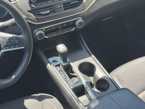 Used 2025 Nissan Altima 2.5 SV FWD image 42