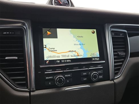 Used 2016 Porsche Macan S image 12