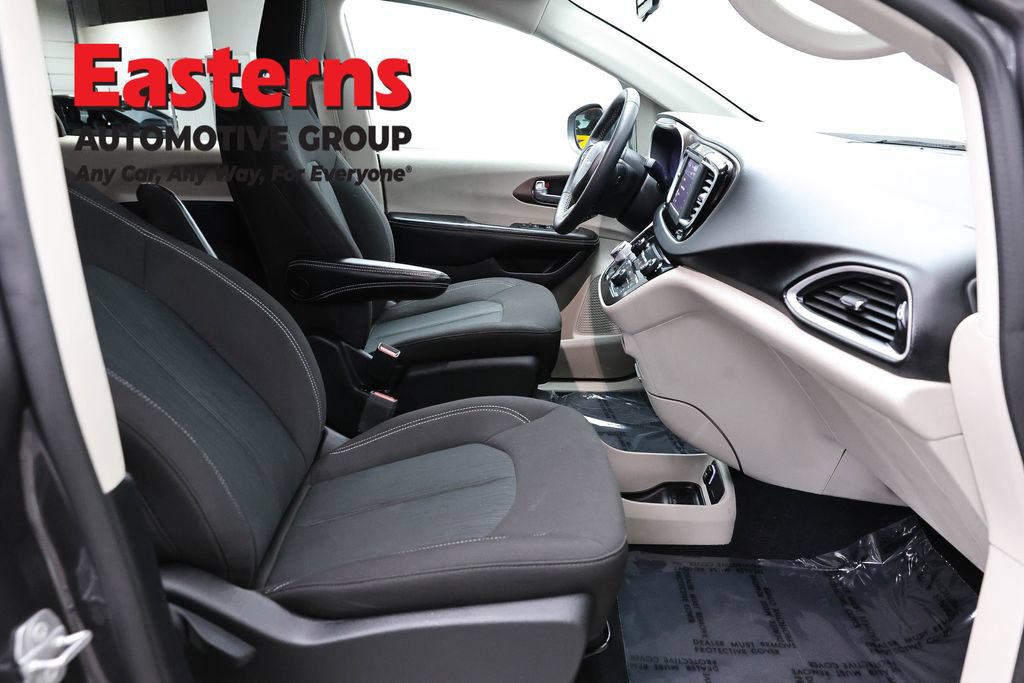 Used 2022 Chrysler Voyager LX FWD image 23