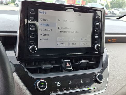 Used 2020 Toyota Corolla LE image 29