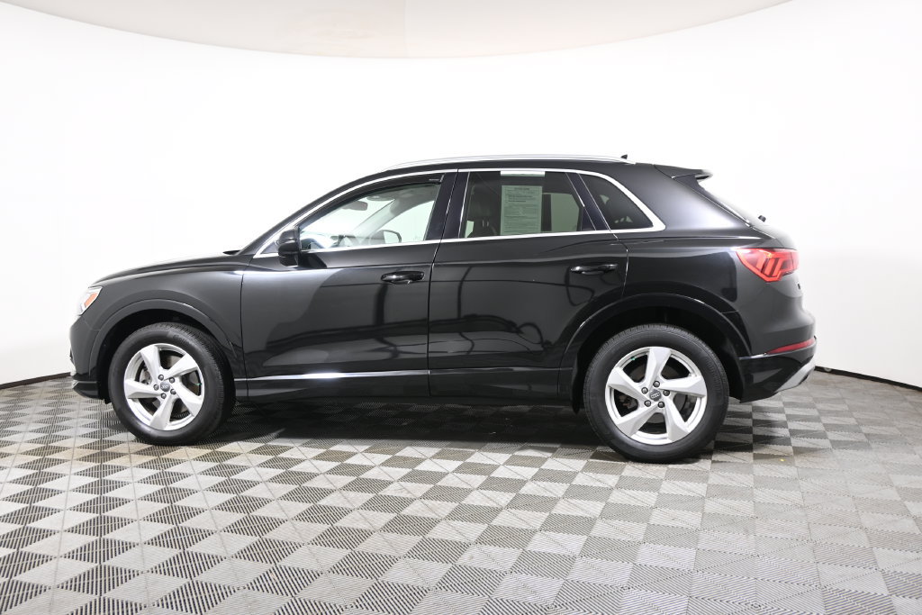 Used 2019 Audi Q3 2.0T Premium Plus w/ Premium Plus Package AWD/4WD image 2