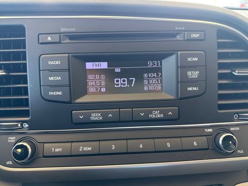 Used 2017 Hyundai Elantra SE w/ Cargo Package FWD image 20