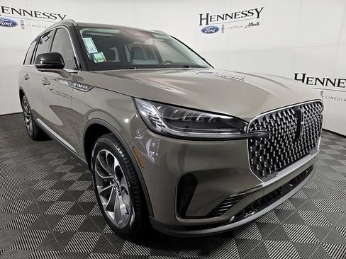Used 2026 Lincoln Aviator AWD image 4