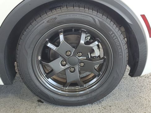 Used 2023 Toyota Prius LE FWD image 6