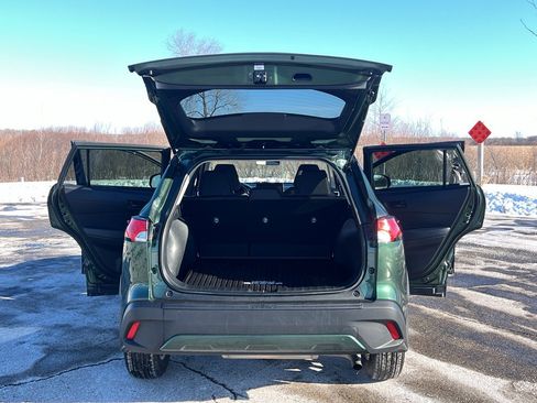 Used 2024 Toyota Corolla Cross LE image 34