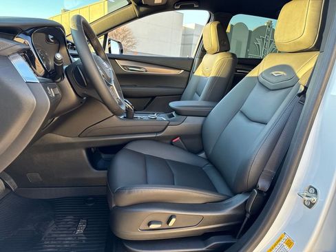 New 2026 Cadillac XT5 Luxury w/ LPO, Floor Liner Package image 15