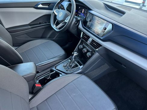 Certified 2023 Volkswagen Taos SE w/ Black Wheel Package image 17