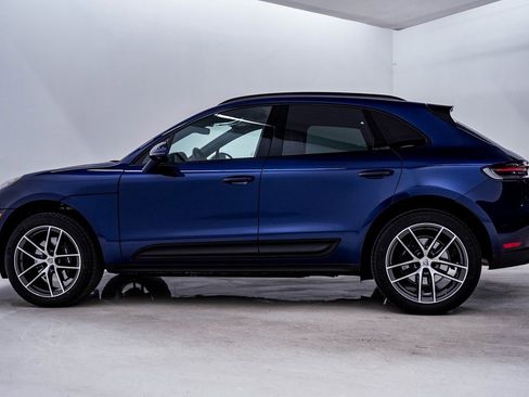 Certified 2025 Porsche Macan image 2