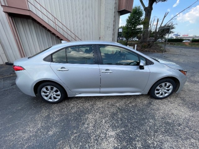 Used 2020 Toyota Corolla LE FWD image 7