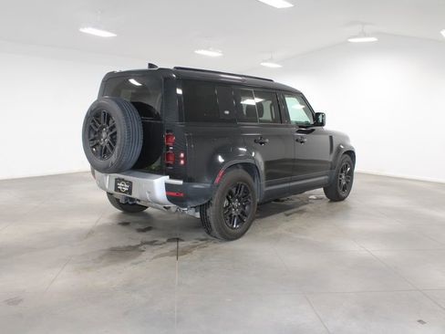 Used 2024 Land Rover Defender 110 S image 9