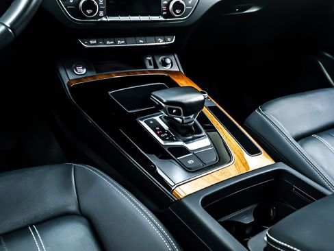 Used 2022 Audi Q5 2.0T Premium w/ Convenience Package image 6