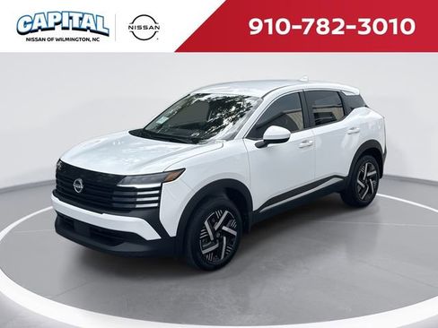 Used 2025 Nissan Kicks SV image 1