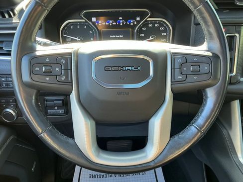 Used 2021 GMC Yukon Denali w/ Denali Premium Package image 40