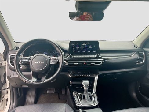 Used 2023 Kia Seltos EX image 23