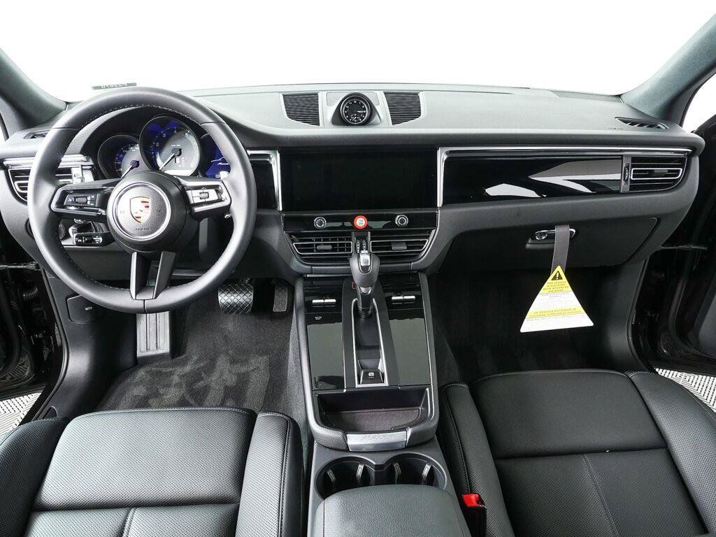 Certified 2026 Porsche Macan AWD/4WD image 19