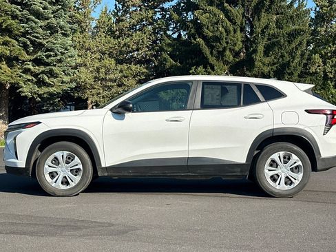 Used 2024 Chevrolet Trax LS FWD image 7