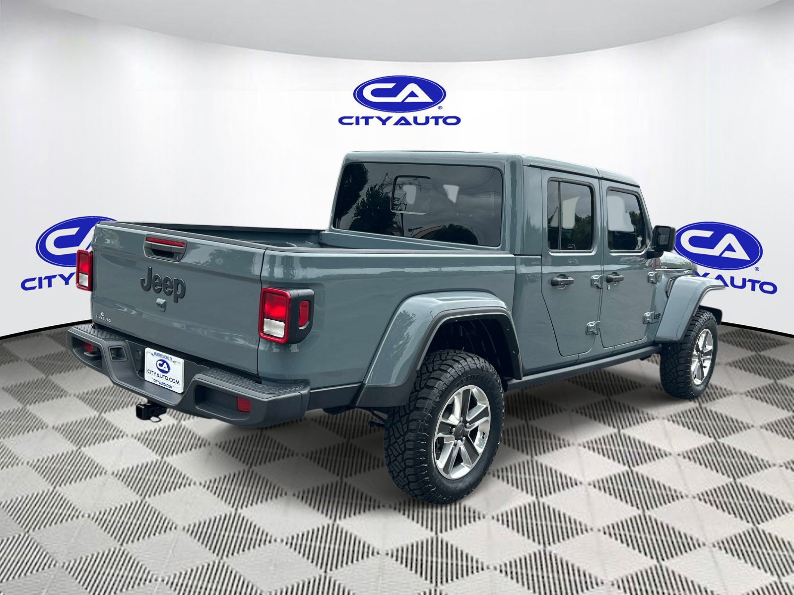 Used 2025 Jeep Gladiator Sport AWD/4WD image 3