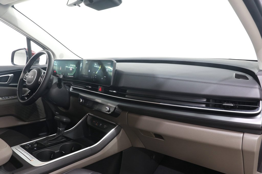 Used 2026 Kia Carnival FWD image 16