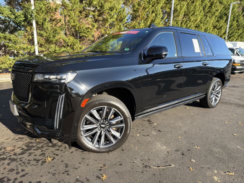 Used 2023 Cadillac Escalade ESV Sport w/ Touring Package image 5