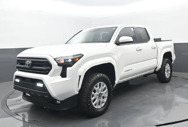 Used 2024 Toyota Tacoma SR5 AWD/4WD image 21