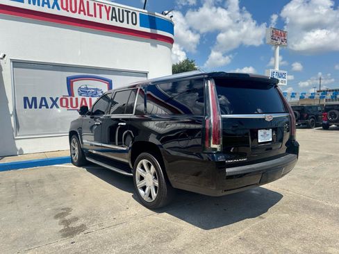 Used 2019 Cadillac Escalade ESV Luxury AWD/4WD image 31