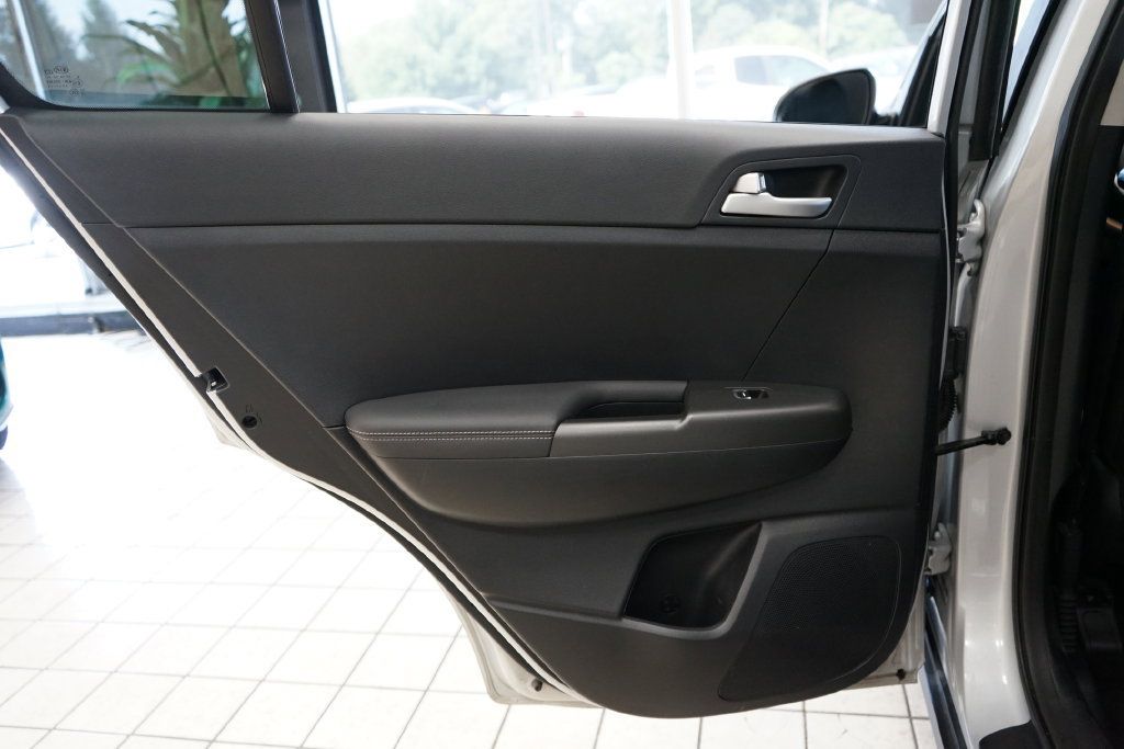 Used 2020 Kia Sportage LX FWD image 41