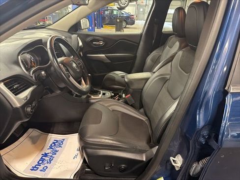 Used 2018 Jeep Cherokee Latitude Plus w/ Cold Weather Group image 8