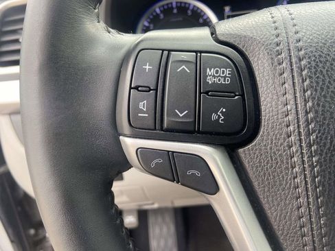 Used 2019 Toyota Highlander XLE image 34